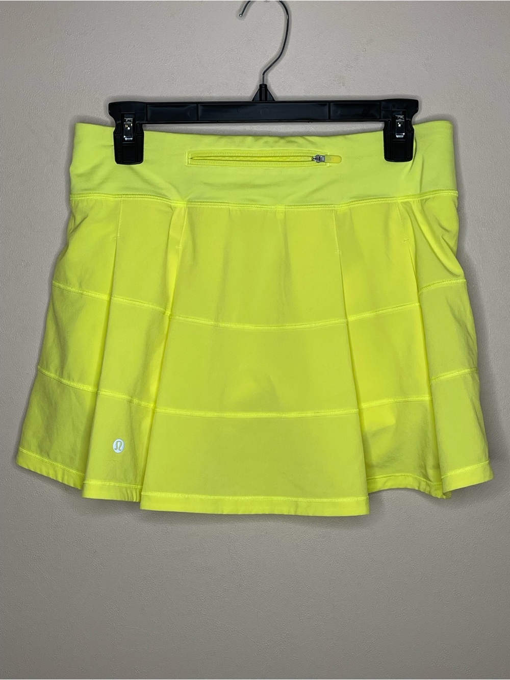 lululemon athletica Women's HR Highlight Yellow Pace Rival skirt size 6 EUC